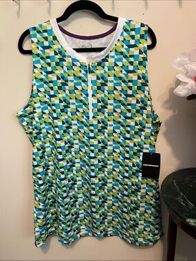 NWT Performance Bike Top Sz XXL in Geometric Print. Zip front, Pockets on back.